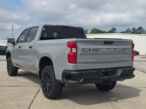 Used 2025 Chevrolet Silverado 1500 Custom Trail Boss AWD/4WD image 3