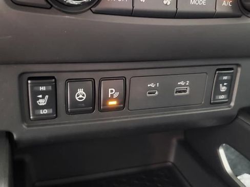 Used 2025 Nissan Frontier SV w/ SV Convenience Package image 31