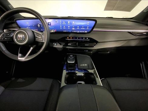 Used 2025 Buick Enclave Preferred AWD/4WD image 15
