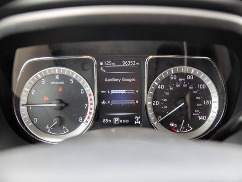 Used 2018 Nissan Titan SV w/ SV Convenience Package AWD/4WD image 14