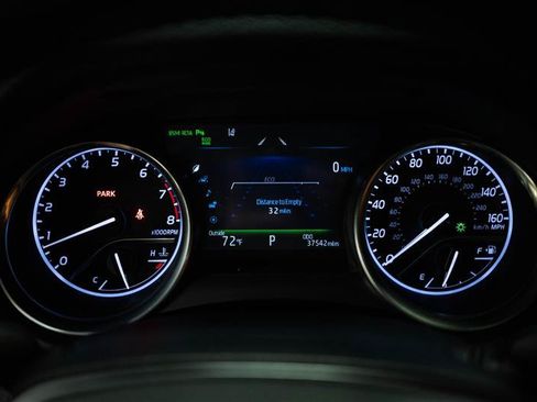 Used 2018 Toyota Camry XLE w/ Protection Package (Q2) FWD image 17