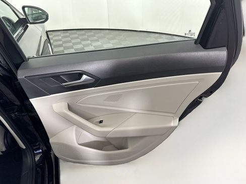 Used 2024 Volkswagen Jetta SE w/ Panoramic Sunroof Package image 29