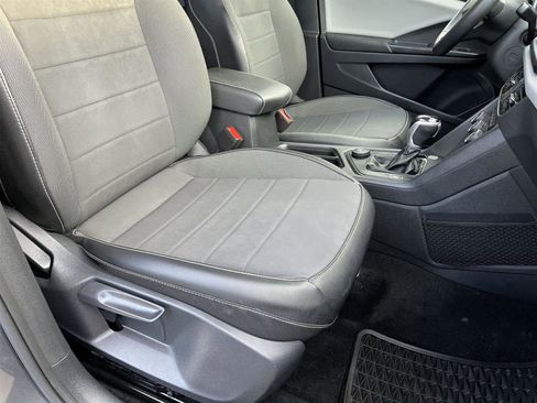 Used 2022 Volkswagen Taos SE w/ IQ.Drive SE Package image 16