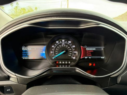 Used 2016 Ford Fusion SE image 12