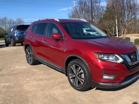 Used 2018 Nissan Rogue SL w/ Premium Package image 2