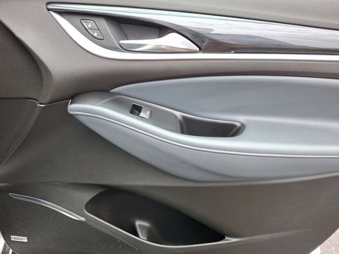 Used 2024 Buick Enclave Premium image 10