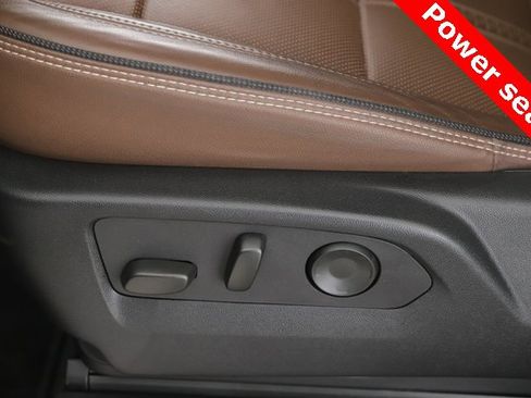 Used 2025 Chevrolet Suburban High Country image 19