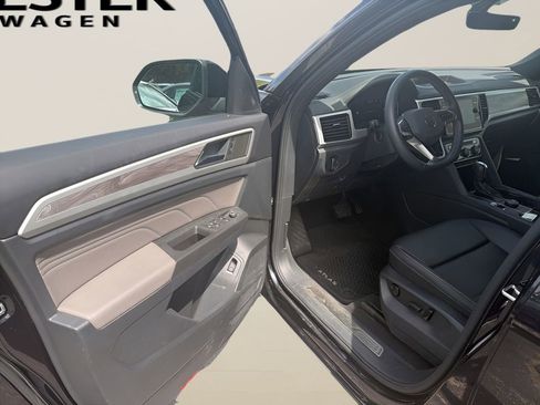 Used 2023 Volkswagen Atlas Cross Sport SE AWD/4WD image 12