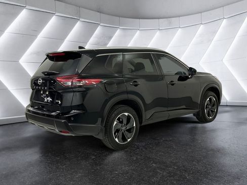 Used 2024 Nissan Rogue SV w/ SV Premium Package FWD image 4