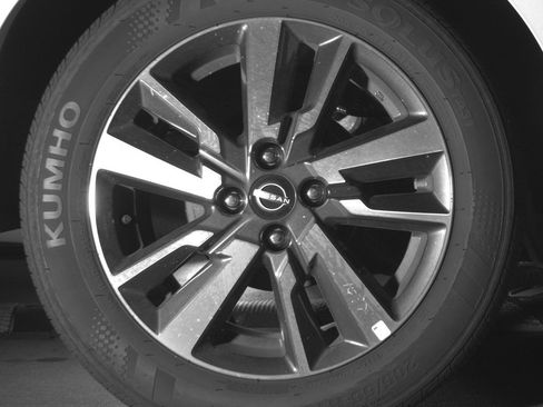 Used 2025 Nissan Versa SV image 15