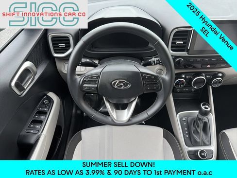 Used 2025 Hyundai Venue SEL FWD image 11