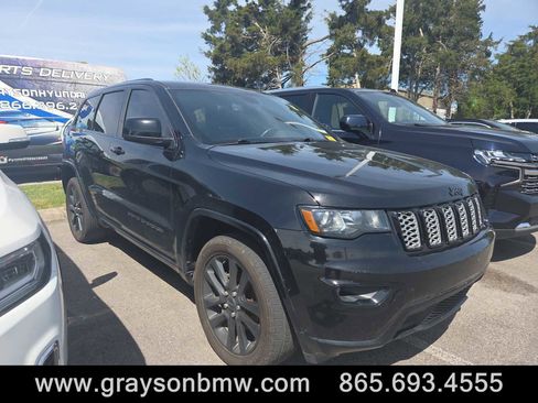 Used 2019 Jeep Grand Cherokee Altitude image 1