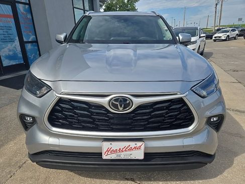 Used 2022 Toyota Highlander XLE image 22