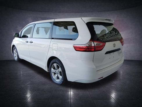 Used 2017 Toyota Sienna L FWD image 3