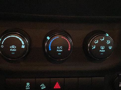 Used 2014 Jeep Wrangler Unlimited Sport w/ Quick Order Package 24S AWD/4WD image 16