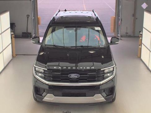 Certified 2025 Ford Expedition Platinum w/ Driver's Package AWD/4WD image 18