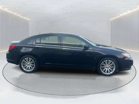 Used 2011 Chrysler 200 Limited FWD image 8