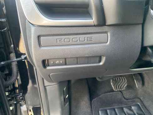 Used 2023 Nissan Rogue S image 15
