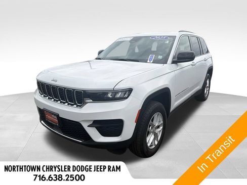Used 2025 Jeep Grand Cherokee Laredo X w/ Luxury Tech Group I AWD/4WD image 4