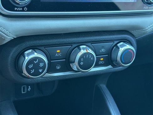 Used 2020 Nissan Versa SV image 20