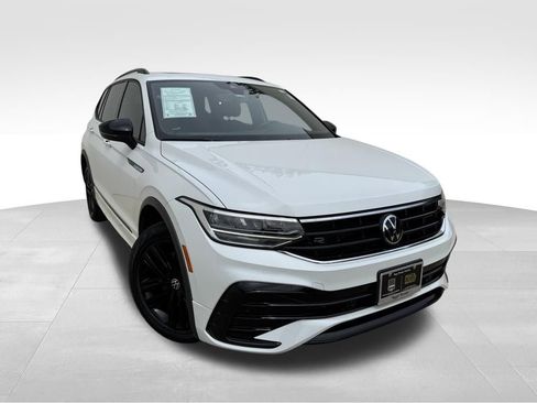 Used 2022 Volkswagen Tiguan SE R-Line image 2
