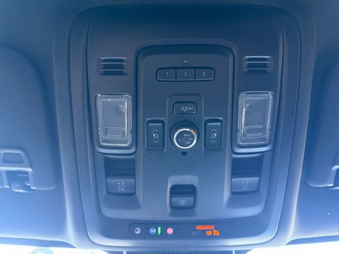 Used 2023 GMC Yukon SLT w/ SLT Premium Package AWD/4WD image 19