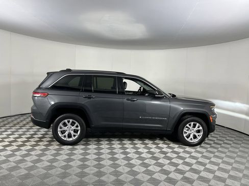 Used 2022 Jeep Grand Cherokee Limited image 3