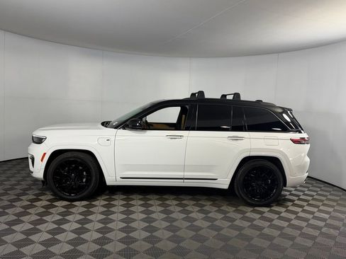 Used 2023 Jeep Grand Cherokee Summit AWD/4WD image 10
