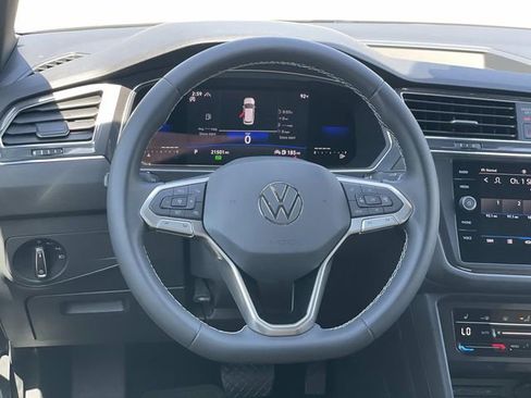 Used 2023 Volkswagen Tiguan SE AWD/4WD image 7