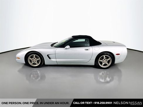 Used 1999 Chevrolet Corvette Convertible w/ Memory Pkg RWD image 8