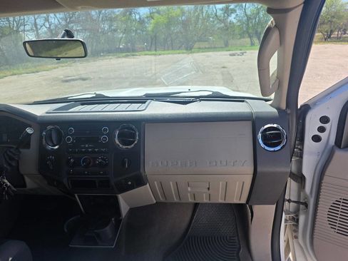 Used 2009 Ford F250 Lariat image 18