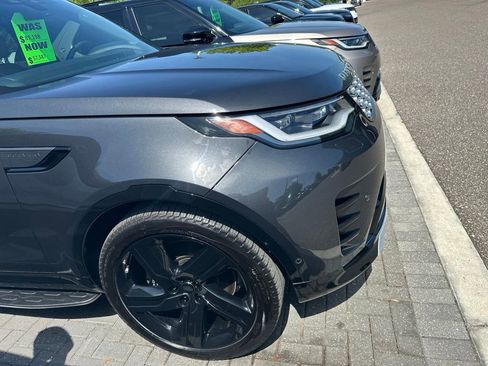 Used 2024 Land Rover Discovery Metropolitan Edition AWD/4WD image 4