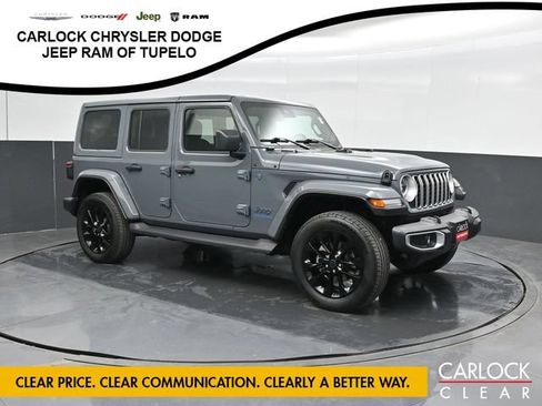 Used 2025 Jeep Wrangler Unlimited Sahara AWD/4WD image 6