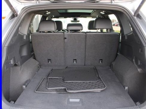 Used 2024 Volkswagen Tiguan SE R-Line image 10