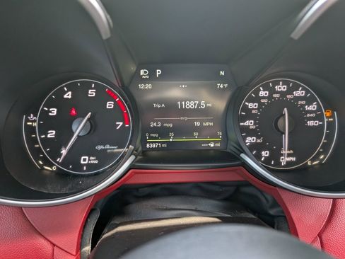 Used 2018 Alfa Romeo Giulia Ti image 15