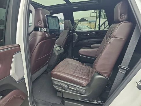 Used 2021 Cadillac Escalade Premium Luxury Platinum RWD image 22