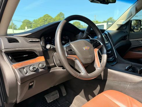 Used 2016 Cadillac Escalade ESV Premium AWD/4WD image 13
