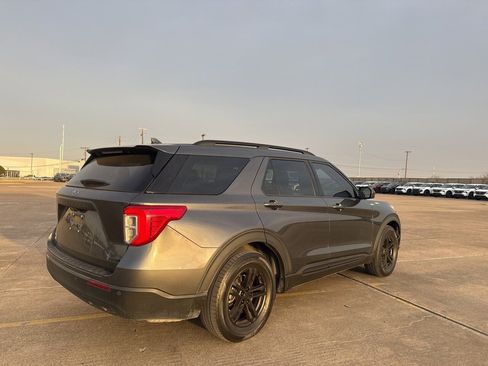 Used 2020 Ford Explorer XLT image 13