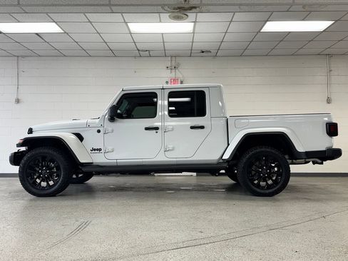 Used 2024 Jeep Gladiator Sport AWD/4WD image 5