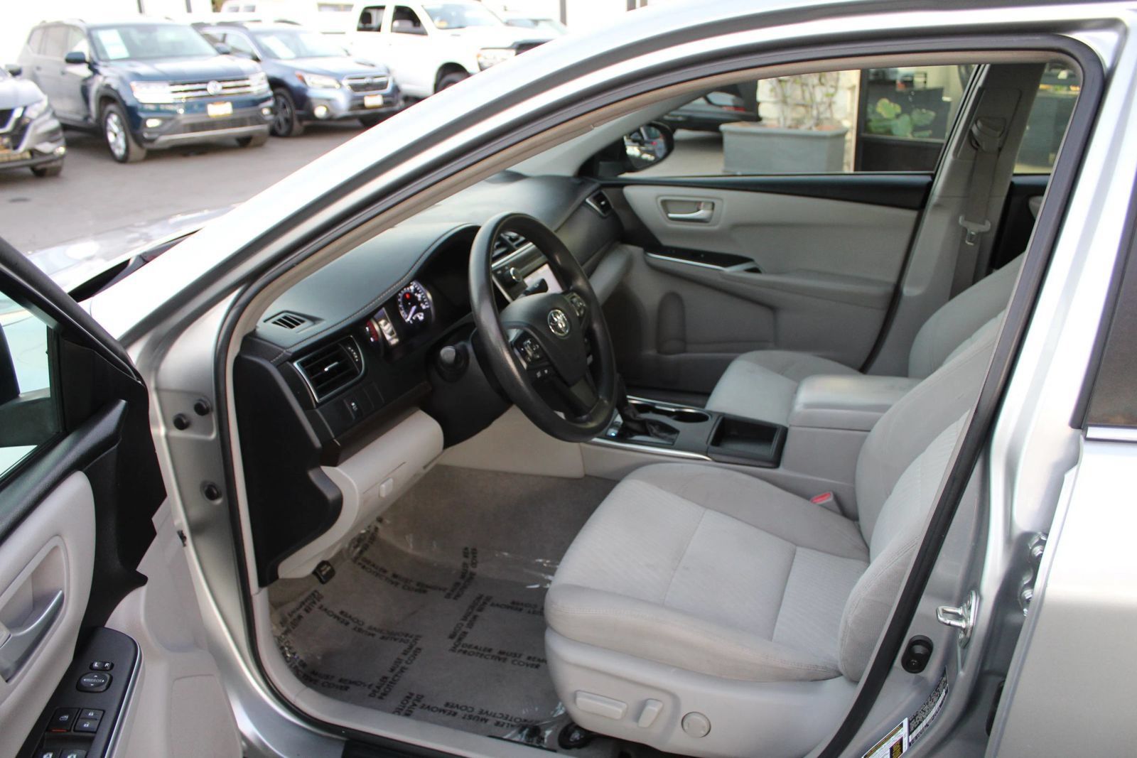 Used 2017 Toyota Camry LE FWD image 9