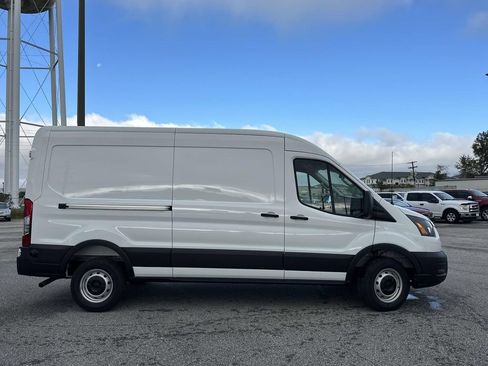 New 2026 Ford Transit 250 148 Medium Roof w/ Load Area Protection Package RWD image 5