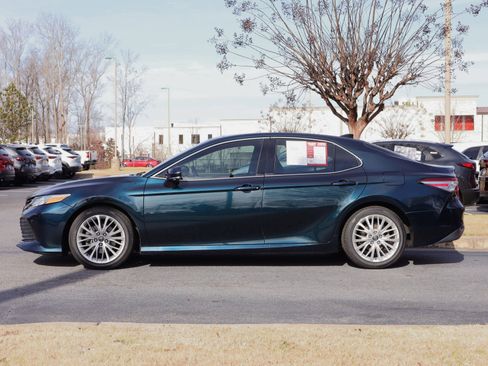 Used 2018 Toyota Camry XLE image 5