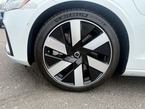 Used 2024 Volvo S60 T8 Ultimate w/ Climate Package image 11