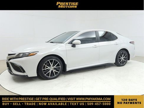 Used 2024 Toyota Camry SE image 3