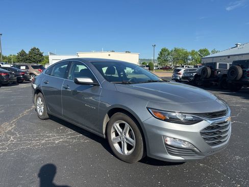 Used 2023 Chevrolet Malibu LT image 2