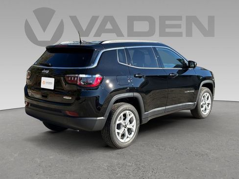 New 2026 Jeep Compass Latitude image 17