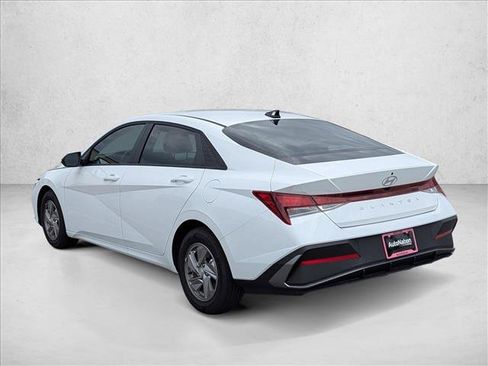 Certified 2026 Hyundai Elantra SE w/ Cargo Package FWD image 7