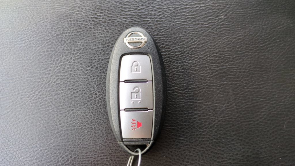 Used 2020 Nissan Pathfinder S FWD image 28