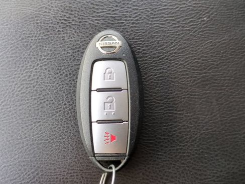Used 2020 Nissan Pathfinder S FWD image 28