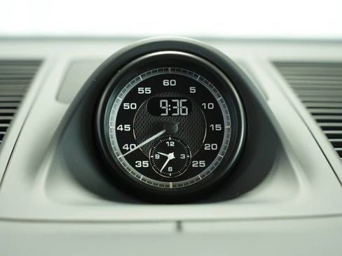 Certified 2025 Porsche Macan image 35